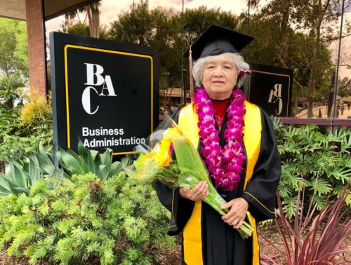 DP-Truong-Thi-Phuong-75-tuoi-tot-nghiep-dai-hoc_1