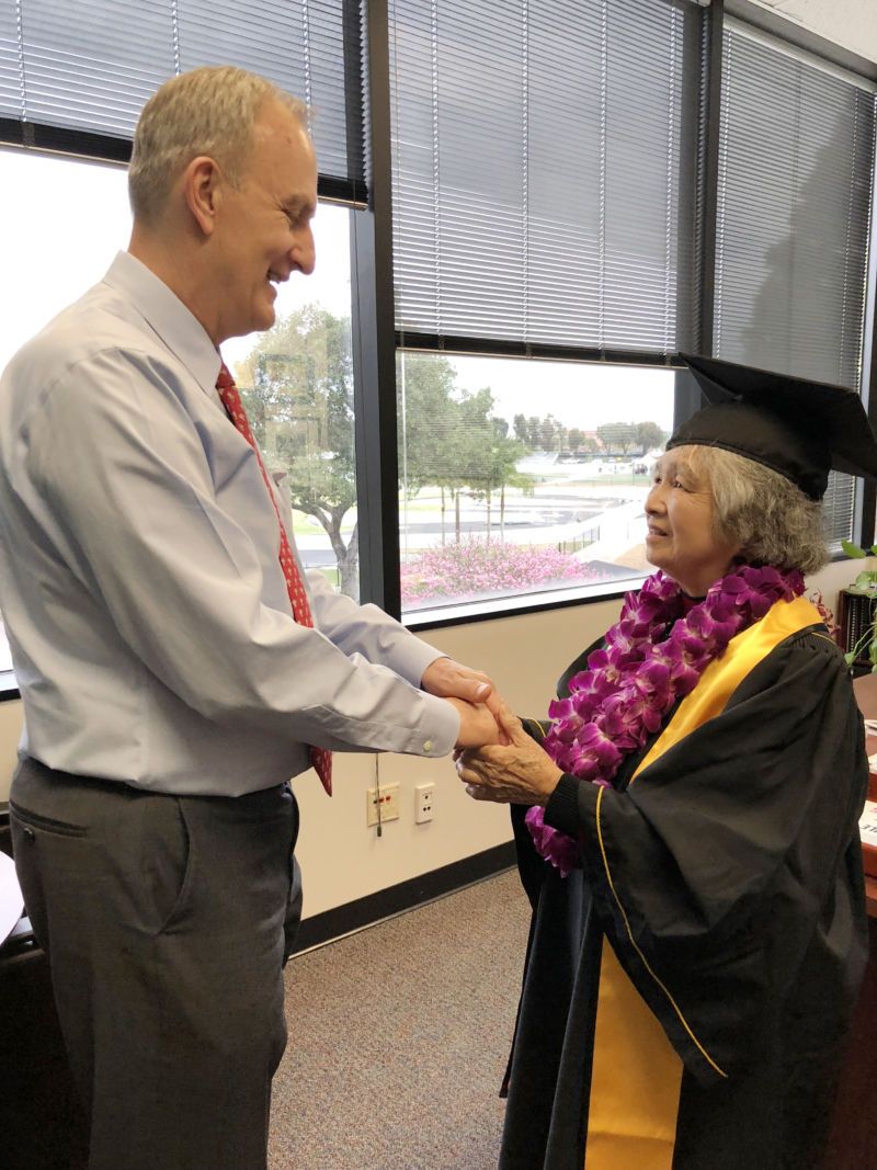 DP-Truong-Thi-Phuong-75-tuoi-tot-nghiep-dai-hoc_2