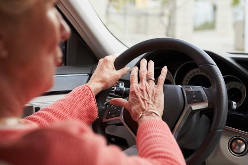 09_urgent_signs_loved_one_stop_driving_driving_behavior_changes_monkeybusinessimages